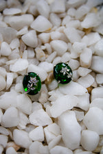 Emerald solitaire stud earring with leaf ad design | NarNari | NNEd163