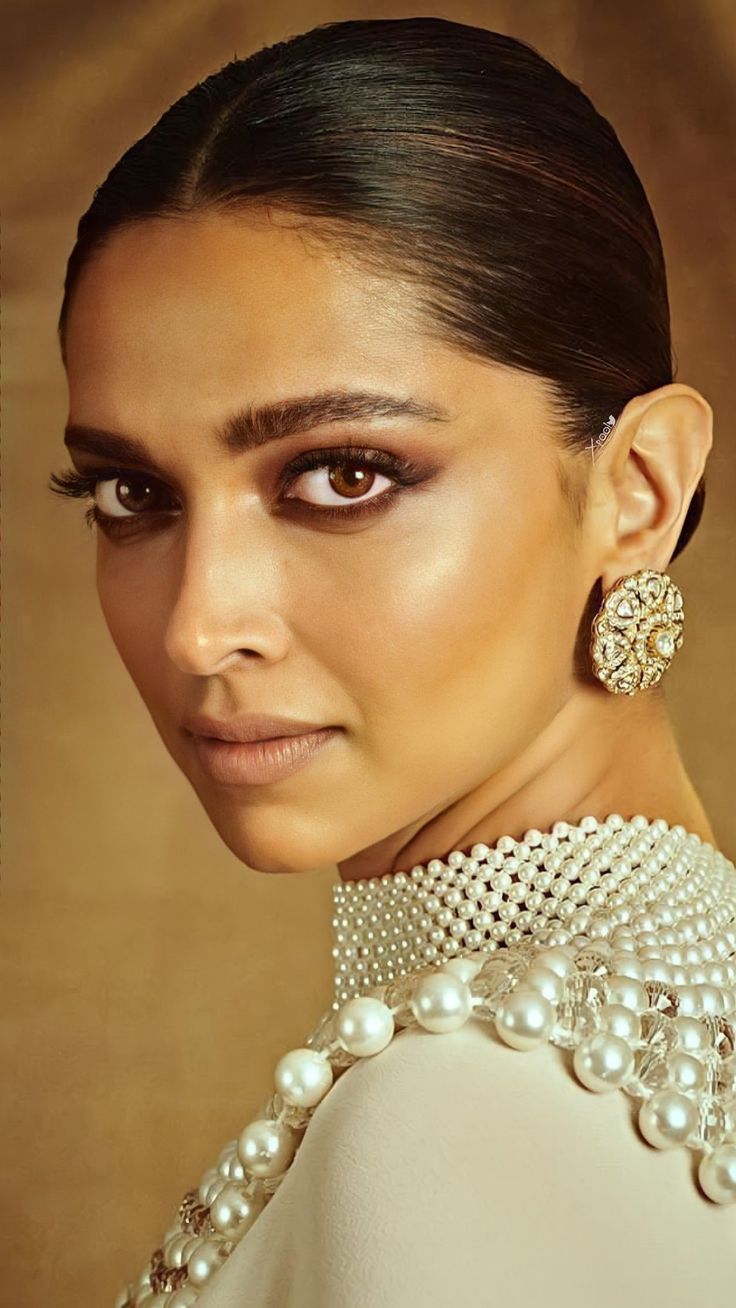 Deepika Padukone In Nacklace - Narnari